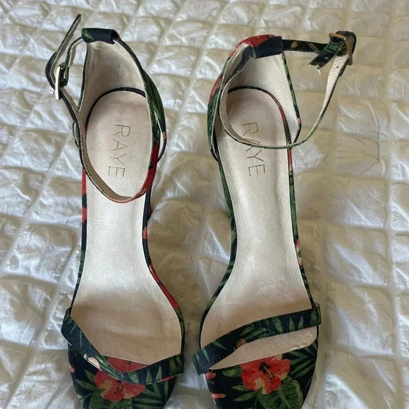 Raye floral Addison pump heels - Picture 2 of 9